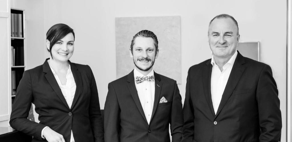 Die Fachanwälte für Familienrecht und Erbrecht von Bek & Tiefenthaler auf einem Foto.